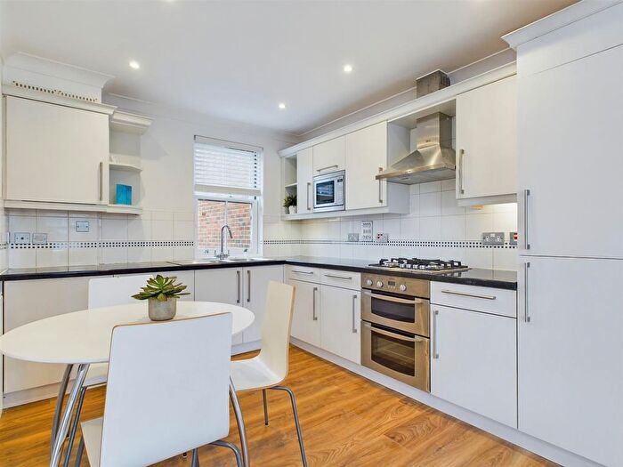 2 Bedroom Flat To Rent In Matham Road, East Molesey, KT8