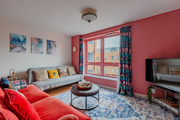 2 Bedroom Flat To Rent In Schoolhouse Lane, London, E1W