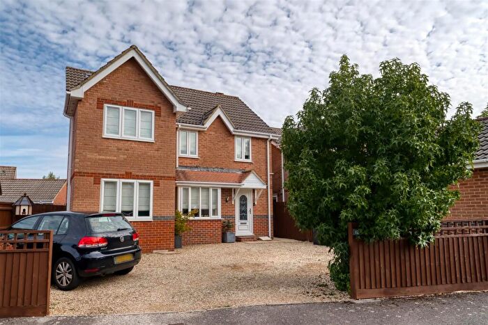 4 Bedroom Detached House For Sale In Camelot Way, Gillingham, SP8