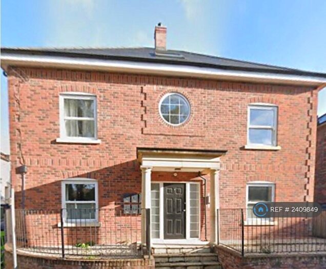 2 Bedroom Flat To Rent In Stuart Road, High Wycombe, HP13