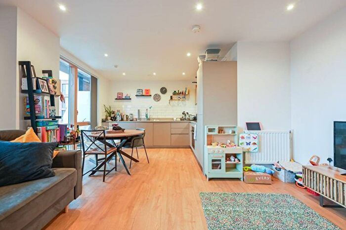 1 Bedroom Flat To Rent In Barry Blandford Way, Mile End, London, E3