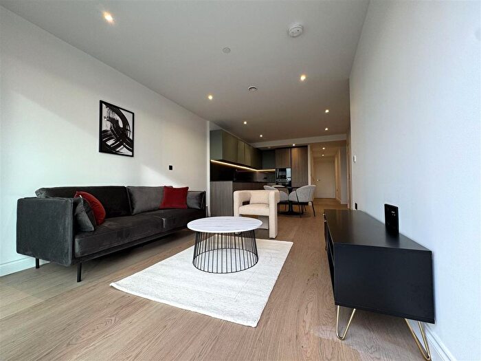 2 Bedroom Flat To Rent In Potters Road, Chelsea, London, SW6
