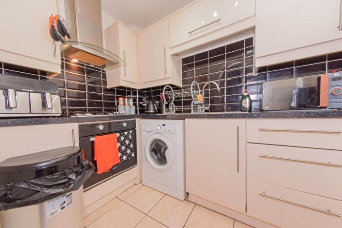 2 Bedroom Flat For Sale In Busely Court, Morley, Leeds, LS27