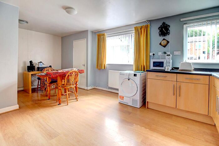 3 Bedroom End Of Terrace House For Sale In Culver Road, Basingstoke, RG21