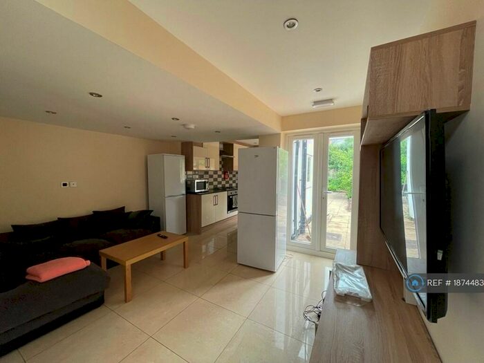 6 Bedroom Terraced House To Rent In De Beauvoir Road, Reading, RG1