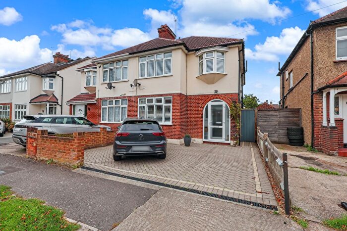 4 Bedroom Semi-detached House For Sale In Oakleigh Avenue, Surbiton, KT6