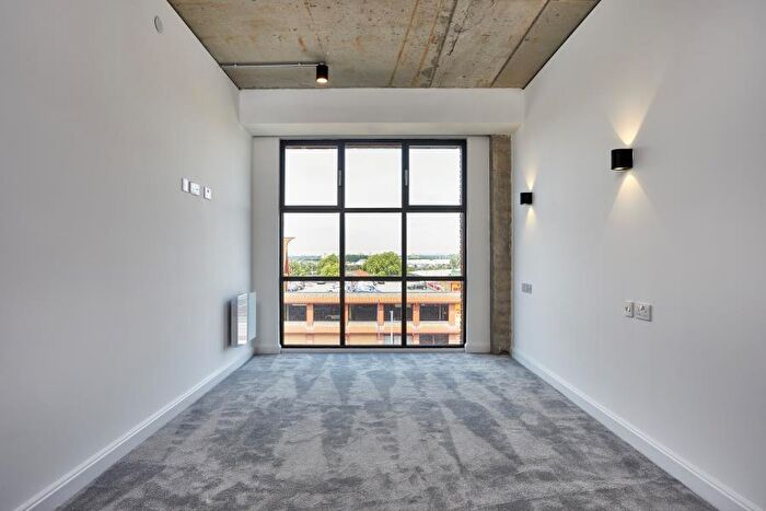 2 Bedroom Apartment To Rent In Apt . :: One Silk Street, M4