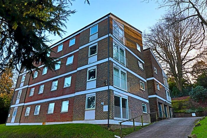 2 Bedroom Flat To Rent In Cedar Court, Haslemere GU27