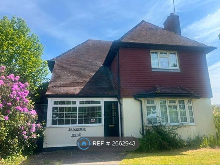 3 Bedroom Detached House To Rent In Rainscombe Farm, Smallfield, Horley, RH6