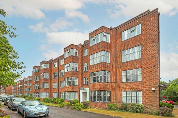 2 Bedroom Flat To Rent In Cumberland House, Highlands Heath, Putney, London, SW15