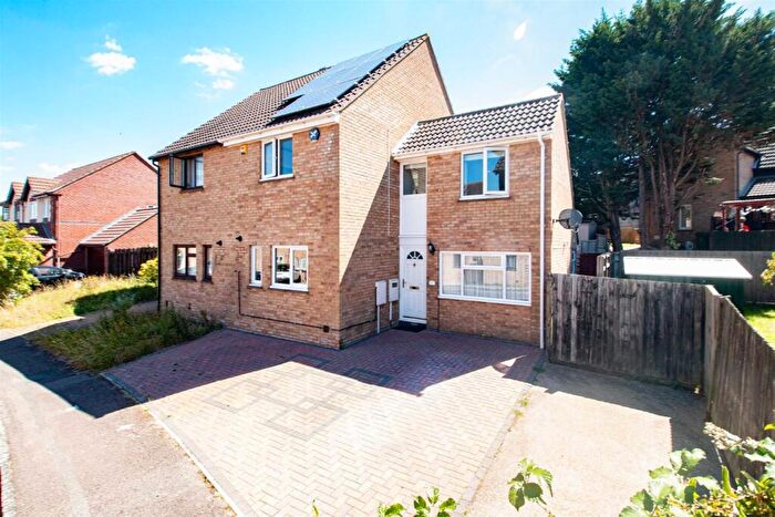 4 Bedroom Semi-Detached House To Rent In Lowndes Grove, Shenley Church End, Milton Keynes, MK5