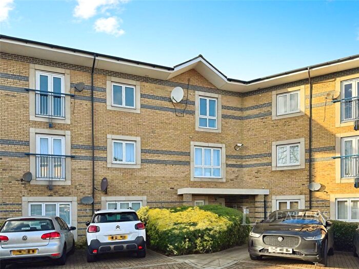3 Bedroom Flat For Sale In Longworth Avenue, Chesterton, Cambridge, CB4