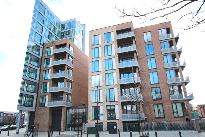 2 Bedroom Flat To Rent In Lee Street, Hackney, E8