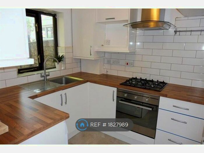 3 Bedroom Semi-Detached House To Rent In Lomond Gardens, South Croydon, CR2