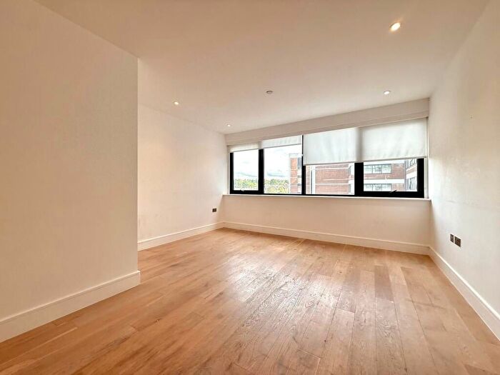 2 Bedroom Flat To Rent In Kent House, Maidstone, ME15