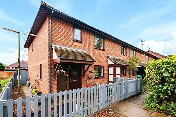 3 Bedroom End Of Terrace House For Sale In Medhurst Close, Chobham, Woking, GU24