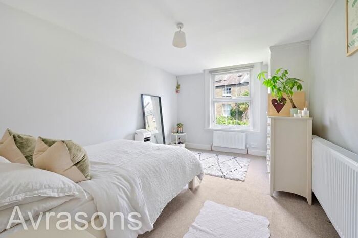 2 Bedroom Flat To Rent In Crewdson Road, Oval, SW9
