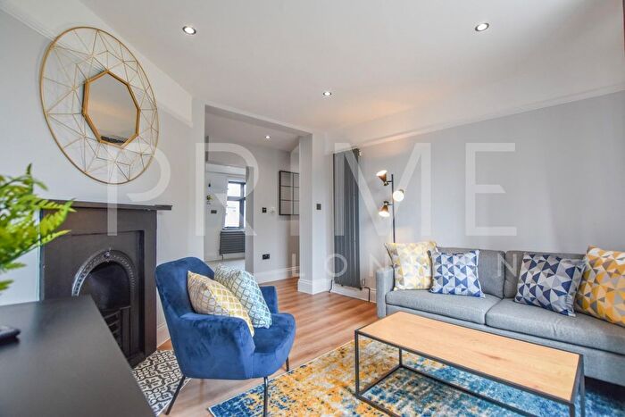 1 Bedroom Flat To Rent In Park Mansions, Vauxhall, London, SW8