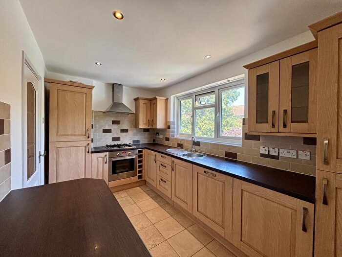 2 Bedroom Apartment To Rent In Holland Close, Hayes, BR2