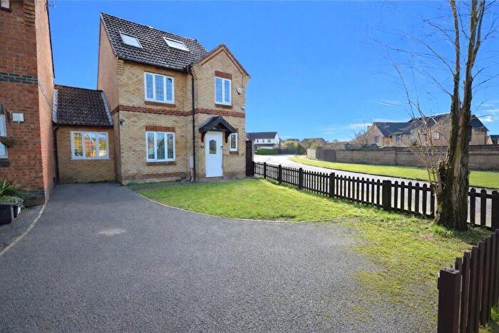 3 Bedroom Link Detached House For Sale In The Belfry, Luton, LU2