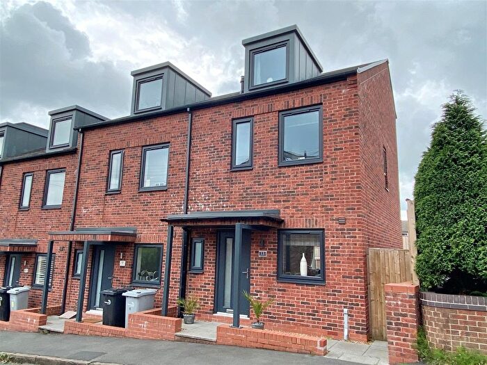 3 Bedroom Property To Rent In Crossall Street, Macclesfield, SK11