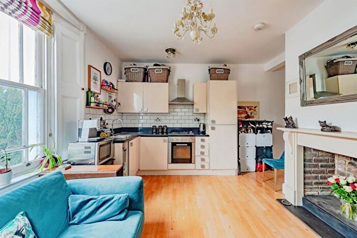 1 Bedroom Apartment For Sale In London Road, Redhill, RH1