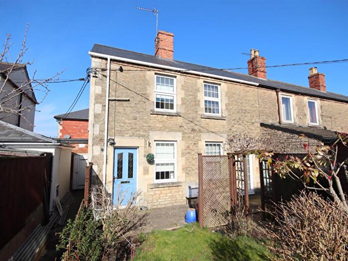 2 Bedroom Cottage For Sale In London Road, Chippenham, SN15