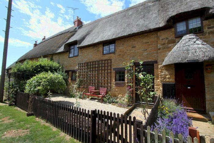 2 Bedroom Cottage To Rent In Meadow Crest Cottages, Burdrop, Oxon, OX15