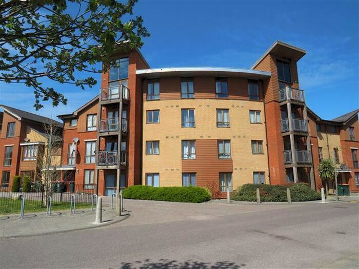 2 Bedroom Flat To Rent In Commonwealth Drive, Crawley, Crawley, RH10