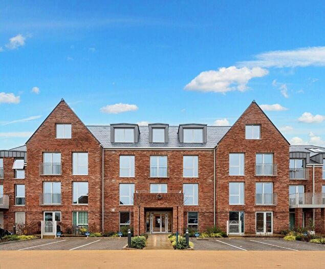 2 Bedroom Apartment To Rent In Wycombe Lane, HP10