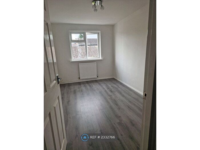 3 Bedroom Flat To Rent In Randolph Close, Leamington Spa, CV31