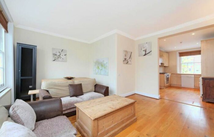 2 Bedroom Flat To Rent In Hall Road, St Johns Wood, London, NW8