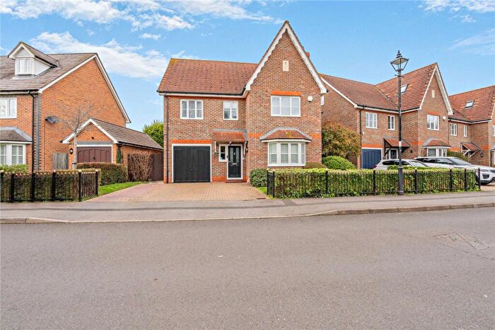 6 Bedroom Detached House For Sale In Dorneywood Way, Newbury, West Berkshire, RG14