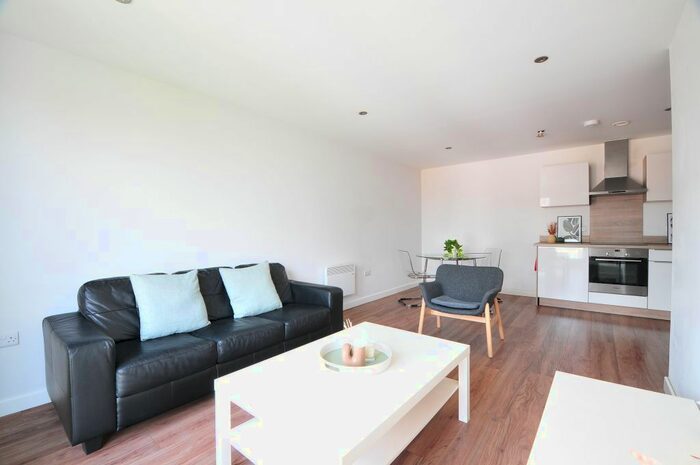3 Bedroom Flat To Rent In Hopton Road, London, SW16