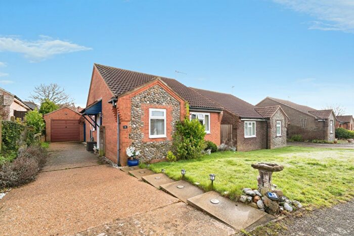 2 Bedroom Detached Bungalow For Sale In Hawthorn Rise, Mundesley, Norwich, NR11