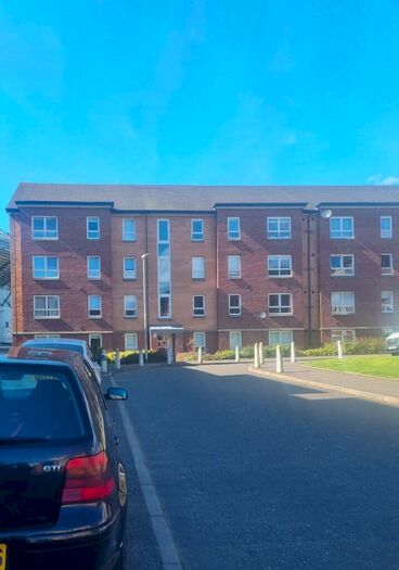 2 Bedroom Apartment To Rent In / Springfield Gardens Glasgow, G31
