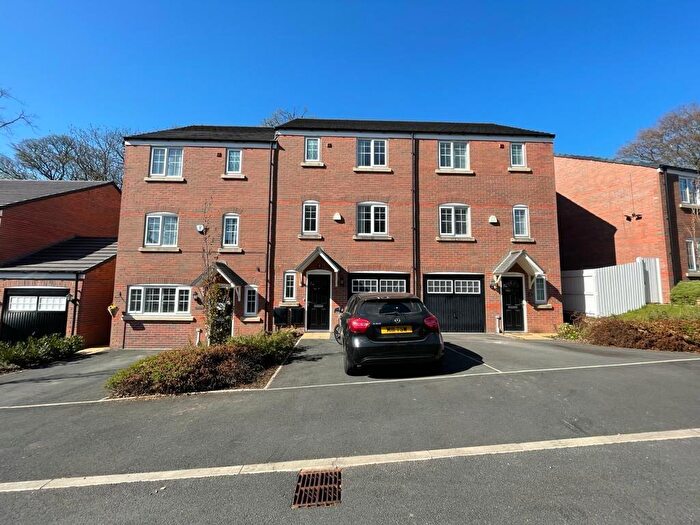 4 Bedroom Town House To Rent In Holly Close, Stalybridge, SK15