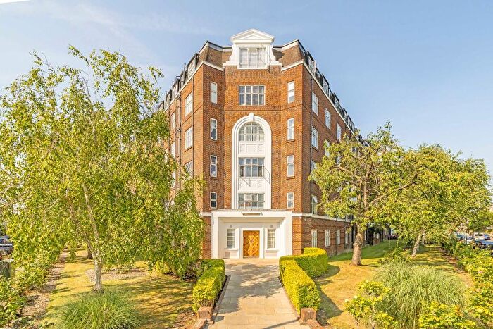 3 Bedroom Flat For Sale In Wellesley Road, Chiswick, W4