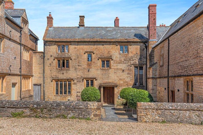 4 Bedroom Property For Sale In Henley Manor, Henley, Crewkerne, TA18