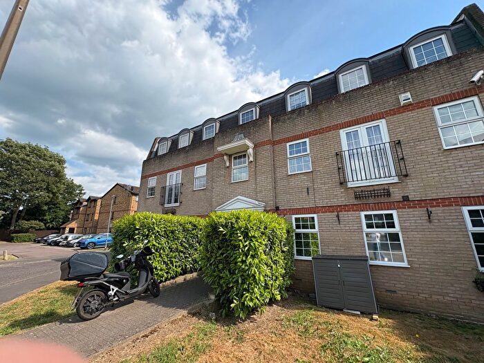 1 Bedroom Flat To Rent In Howard Close, Waltham Abbey, EN9