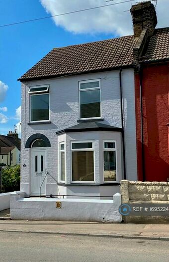 4 Bedroom Semi-Detached House To Rent In Ingram Road, Gillingham, ME7