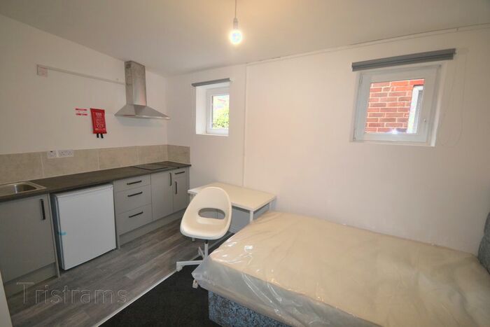 6 Bedroom Detached House To Rent In Alfreton Road, Nottingham, NG7