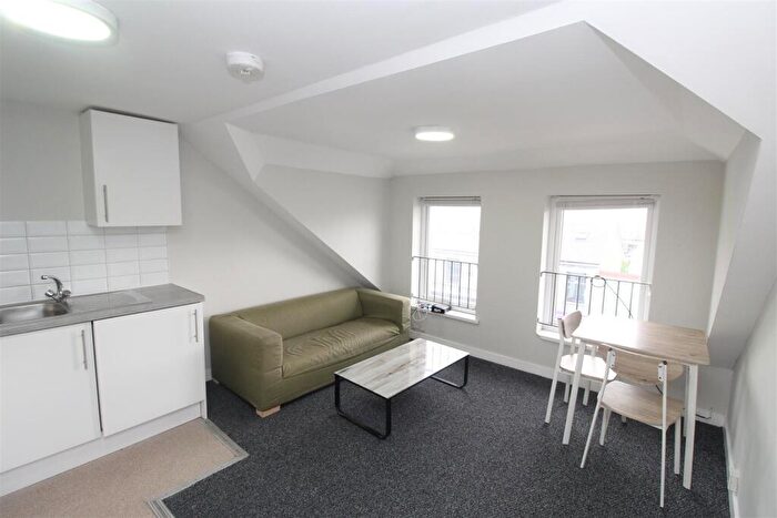 2 Bedroom Flat To Rent In Lower Cathedral Road, Cardiff, CF11