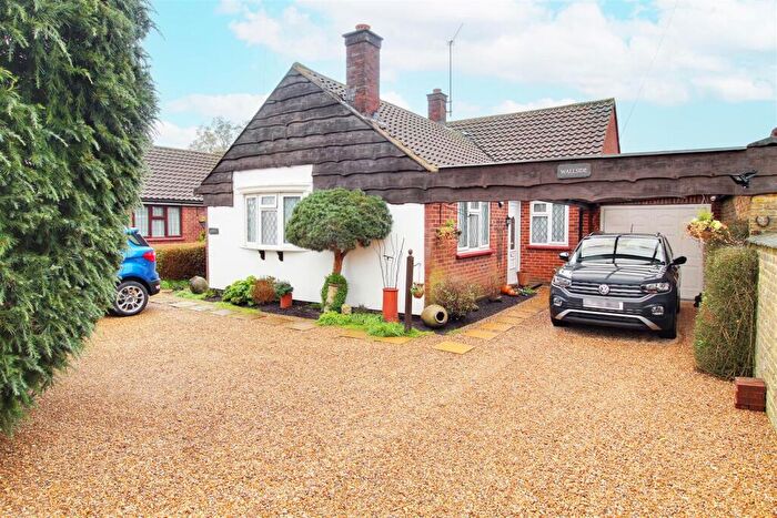 4 Bedroom Detached House For Sale In Hawkshead Road, Little Heath, EN6