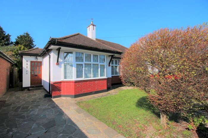2 Bedroom Semi-Detached Bungalow To Rent In Meadow Way, Upminster, RM14