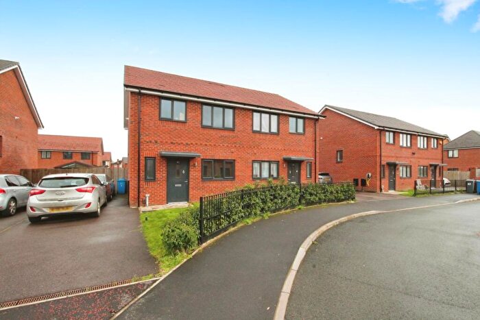 3 Bedroom Semi-Detached House To Rent In Weaving Way, Manchester, Greater Manchester, M18