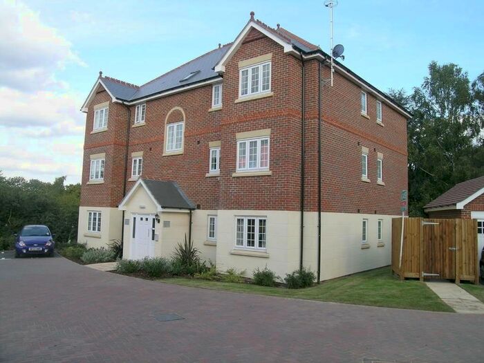 2 Bedroom Flat To Rent In Horsecroft Way, Purley-On-Thames, Reading, Reading, Berkshire, RG31