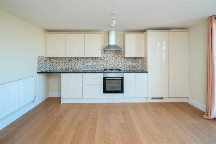 2 Bedroom Flat To Rent In High Road, Llford, London, IG1