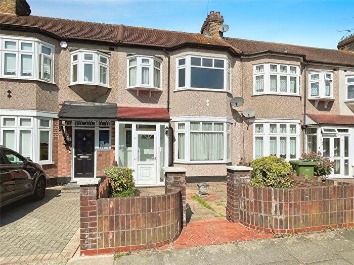3 Bedroom Terraced House For Sale In Glenwood Drive, Gidea Park, Romford, RM2