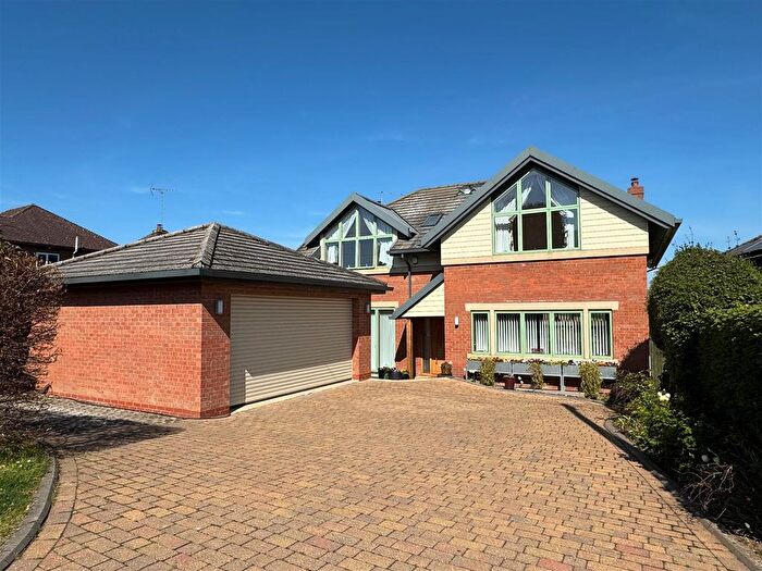 4 Bedroom Detached House For Sale In Horn Hill, Whitwell, SG4